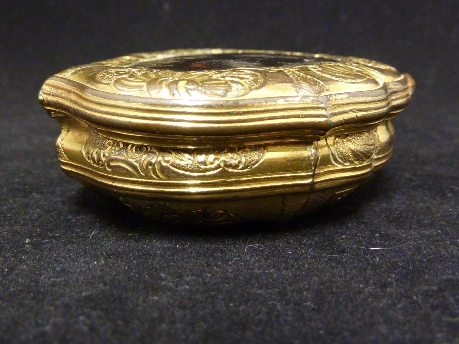 A gilt metal snuff box, in Louis XV style, of bombe form decorated with foliate scrolls and on three - Image 4 of 6