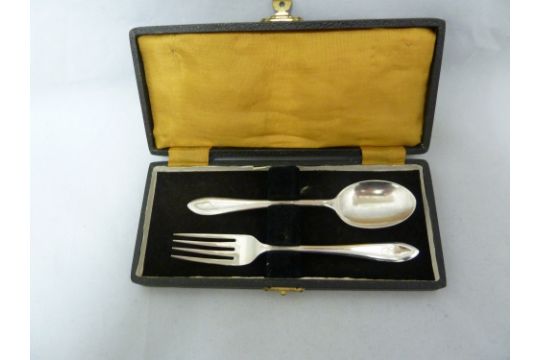 A Silver child's cutlery set, comprises Fork and spoon in presentation case, Sheffield 1944, - Image 1 of 4