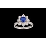 A SAPPHIRE AND DIAMOND CLUSTER RING, with sapphire of approx. 1.37ct, diamonds of approx. 1.26ct