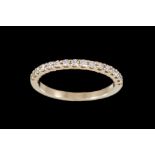 A DIAMOND HALF ETERNITY RING, of approx. 0.24ct in total, mounted in 18ct yellow gold