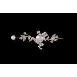 AN ANTIQUE FROG MOTIF BROOCH, set with mabé and baroque pearls and rose cut diamonds.