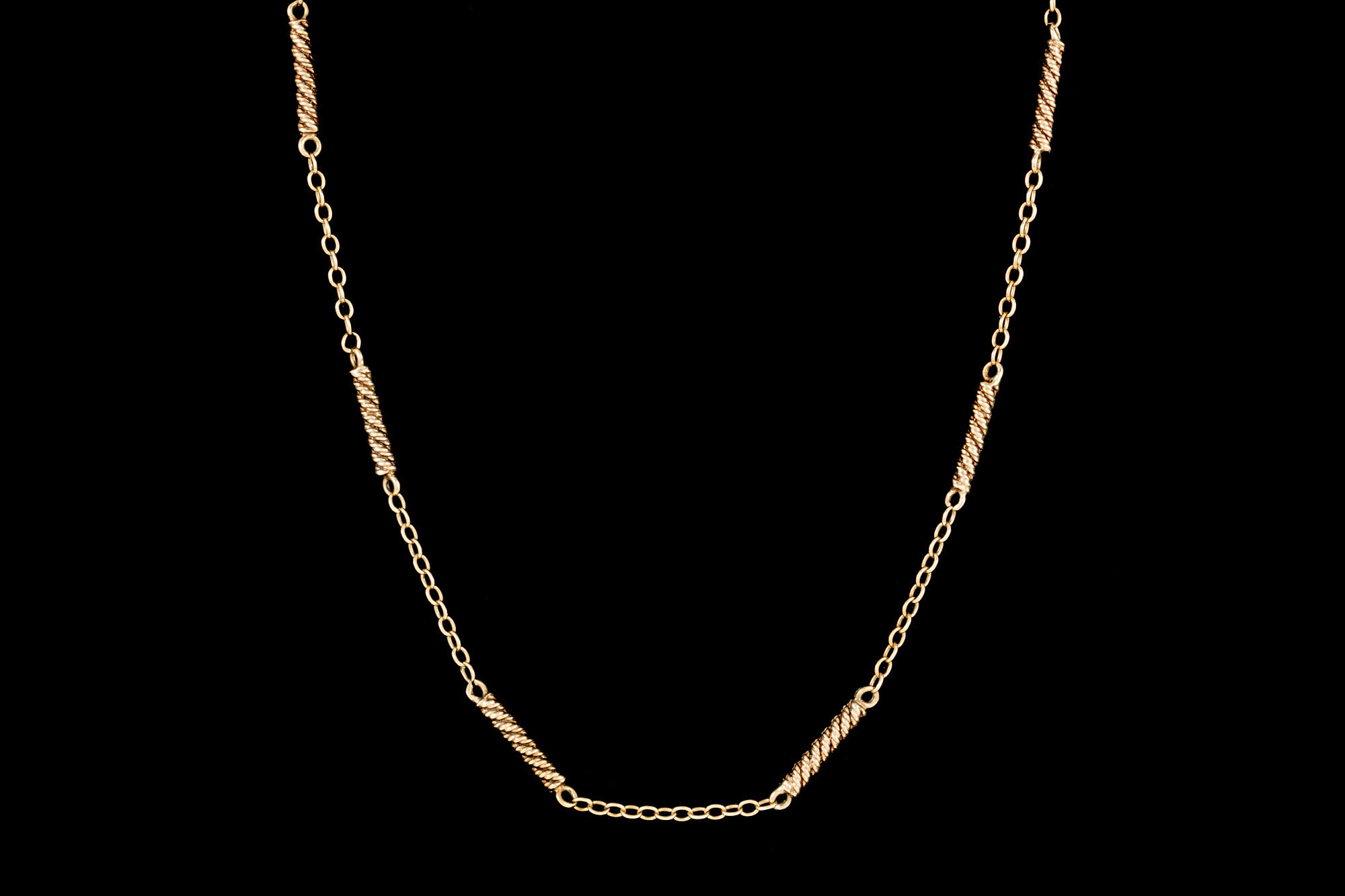 A 10CT YELLOW GOLD FANCY LINK NECKCHAIN, 14.6gms, 18'' long