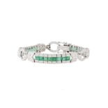 AN EMERALD AND DIAMOND BRACELET, with emeralds of approx 4.50ct and diamonds of approx 2.25ct, in