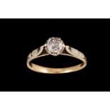 AN ANTIQUE DIAMOND SOLITAIRE RING, mounted on 18ct gold