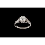 AN EARLY 20TH CENTURY DIAMOND SOLITAIRE RING, one old European cut diamond of approx 1.