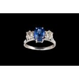 A SAPPHIRE AND DIAMOND THREE STONE RING, with sapphire of approx. 3.50ct, diamonds of approx. 1.