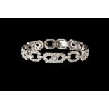 AN ART DECO DIAMOND BRACELET, set throughout with diamonds of approx 7.10ct, mounted in platinum.