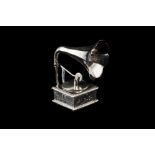 A MINIATURE NOVELTY STERLING SILVER GRAMOPHONE