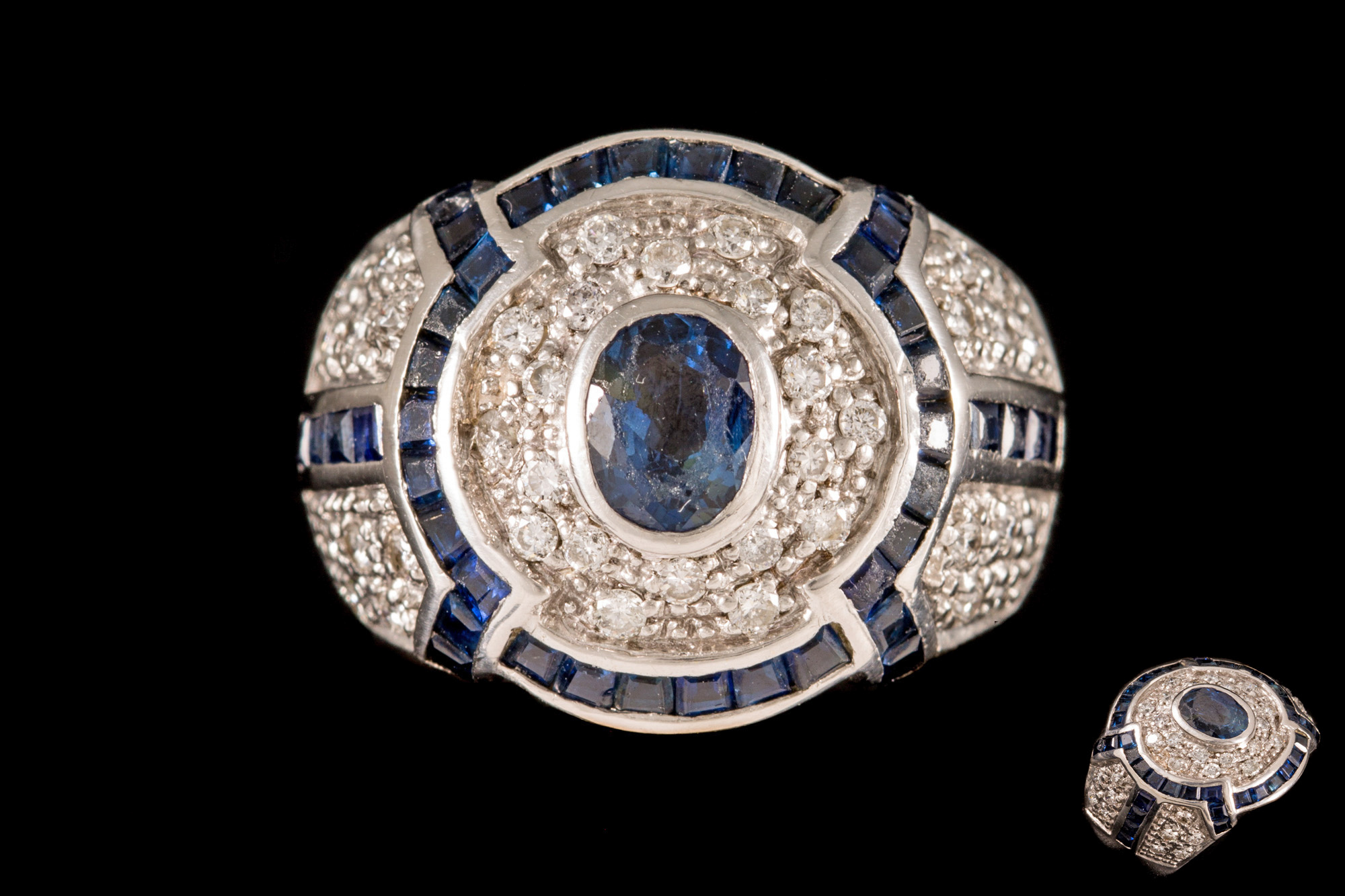 A SAPPHIRE AND DIAMOND DRESS RING,