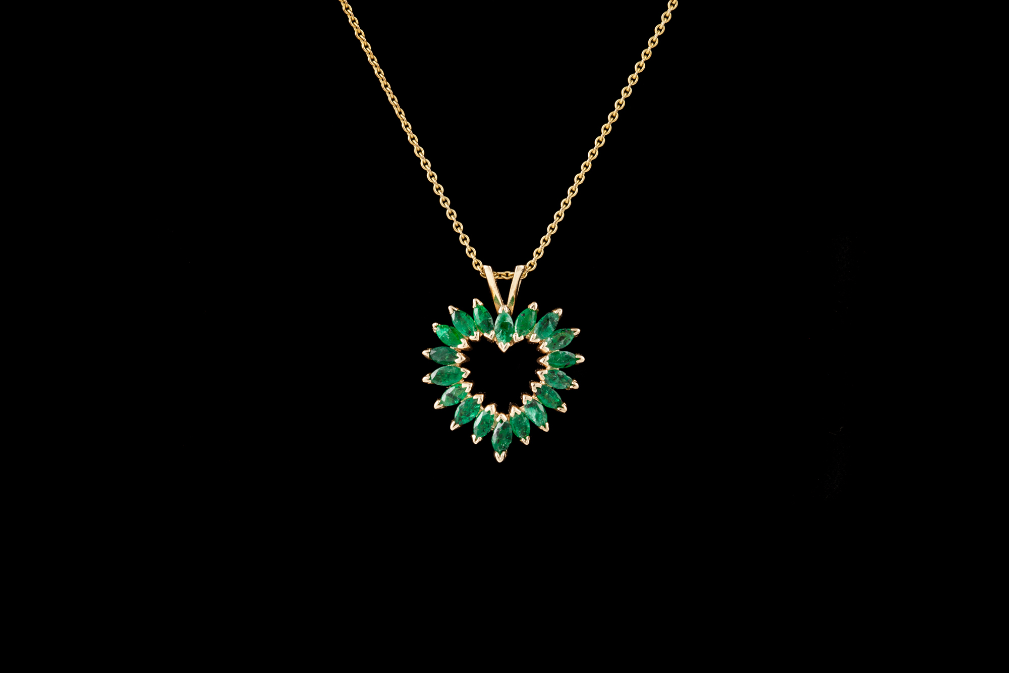 A GREEN GEM SET HEART SHAPED PENDANT, mounted in 14ct gold,