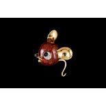 AN ENAMEL AND 18CT GOLD MOUSE HEAD BROOCH, mounted in 18ct gold,