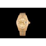 A LADIES 18CT GOLD ROLEX OYSTER PERPETUAL DATEJUST WRIST WATCH, with champagne face,