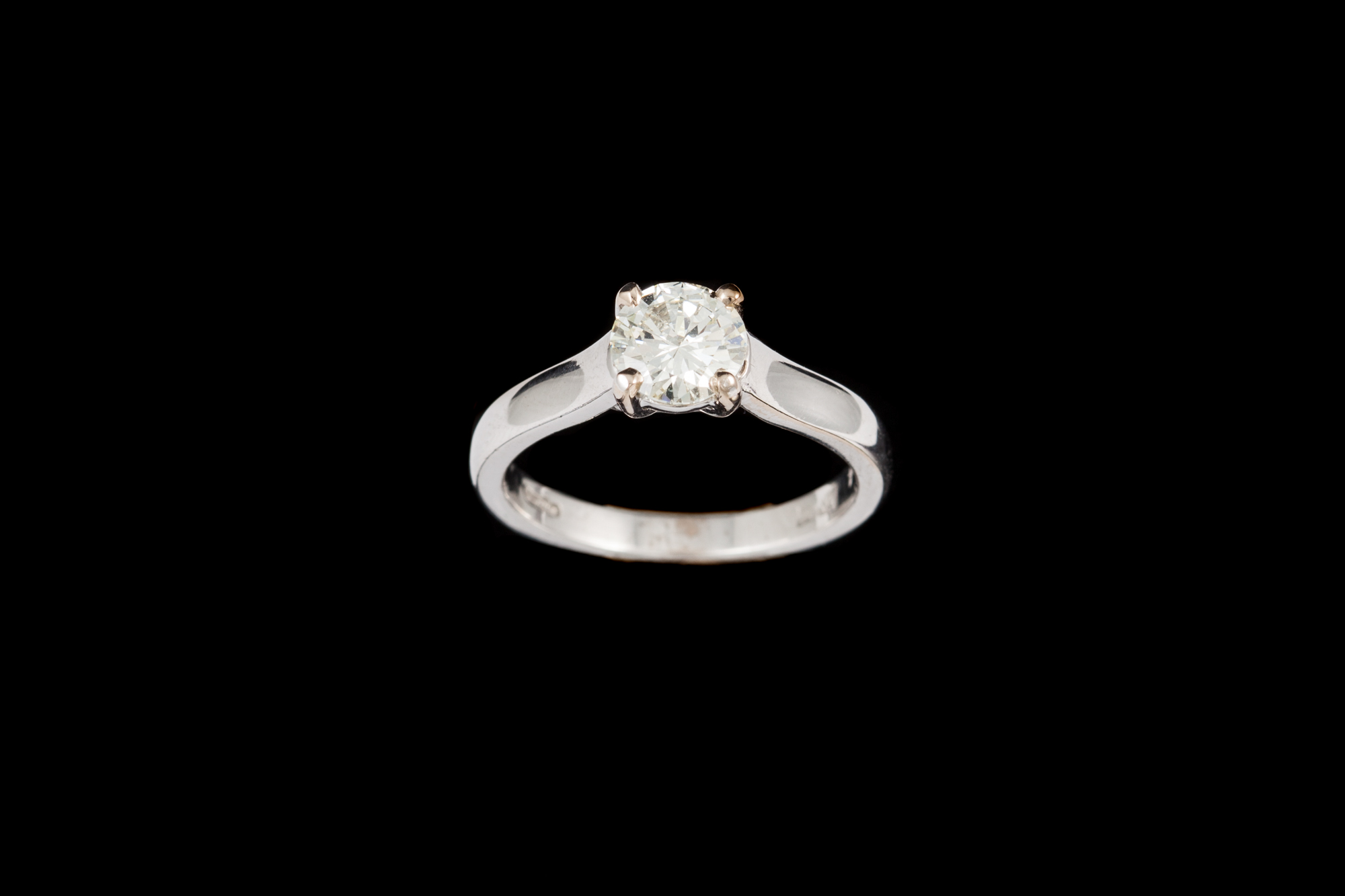 A DIAMOND SOLITAIRE RING, of approx. 1.00ct L/M SI, mounted in 18ct white gold