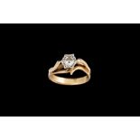 A DIAMOND SOLITAIRE RING,