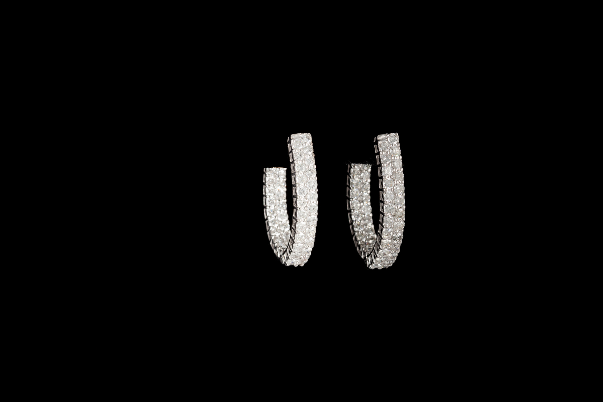 A PAIR OF DIAMOND SET HINGED HOOP EARRINGS, of approx. 5.