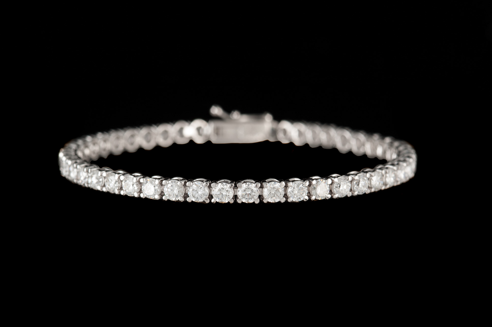 A DIAMOND LINE BRACELET, of approx. 7.21ct G-H VS, mounted on 18ct white gold