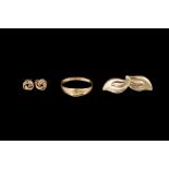 VARIOUS GOLD ITEMS, comprising of a yellow gold ring,