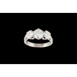 A DIAMOND THREE STONE RING, three round brilliant cut diamonds of approx 2.