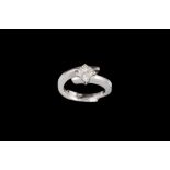 A DIAMOND FOUR STONE RING, princess mystery set cluster ring, of approx. 0.