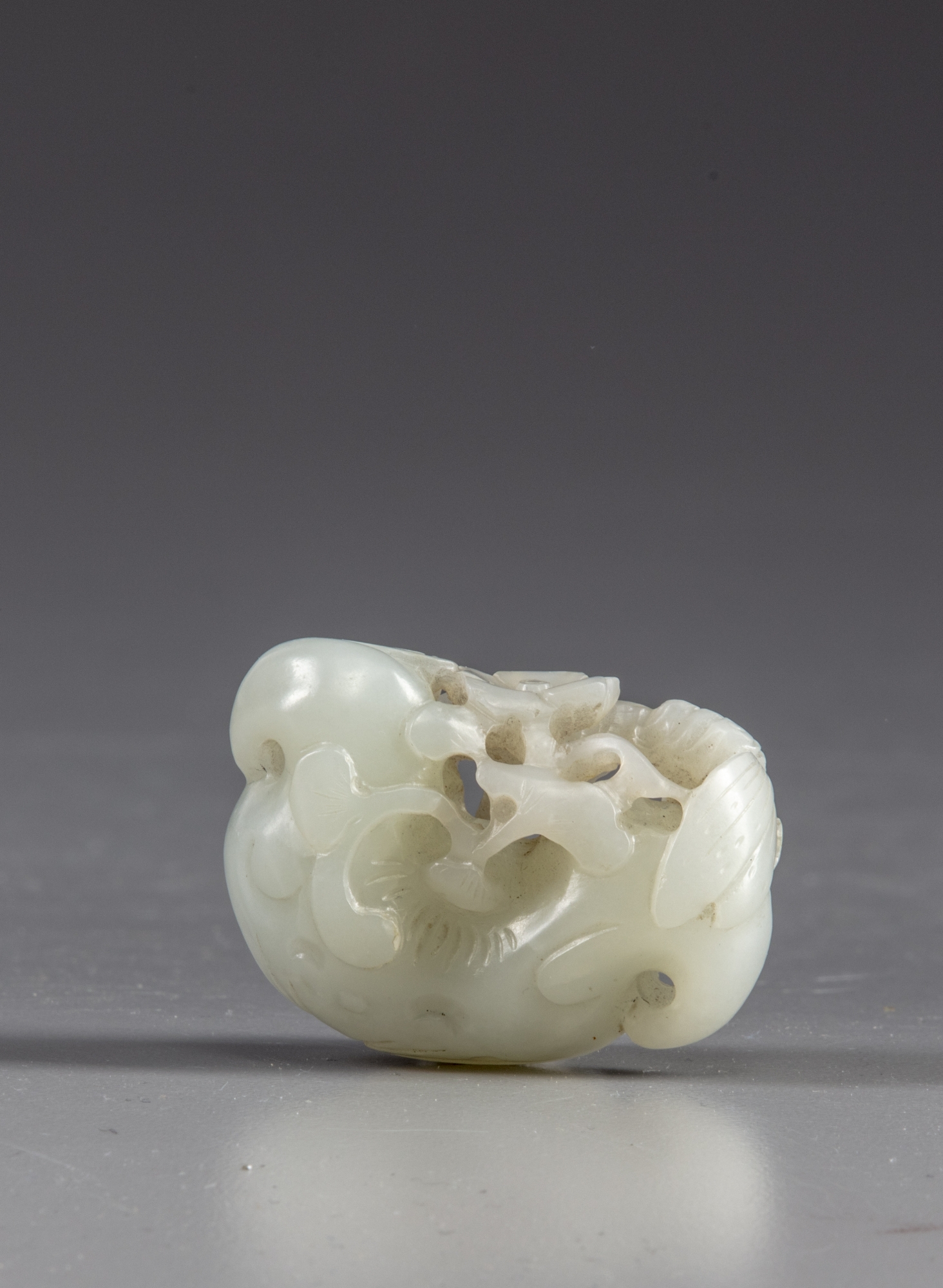 A Chinese white jade carving of a water caltrop - Image 2 of 3