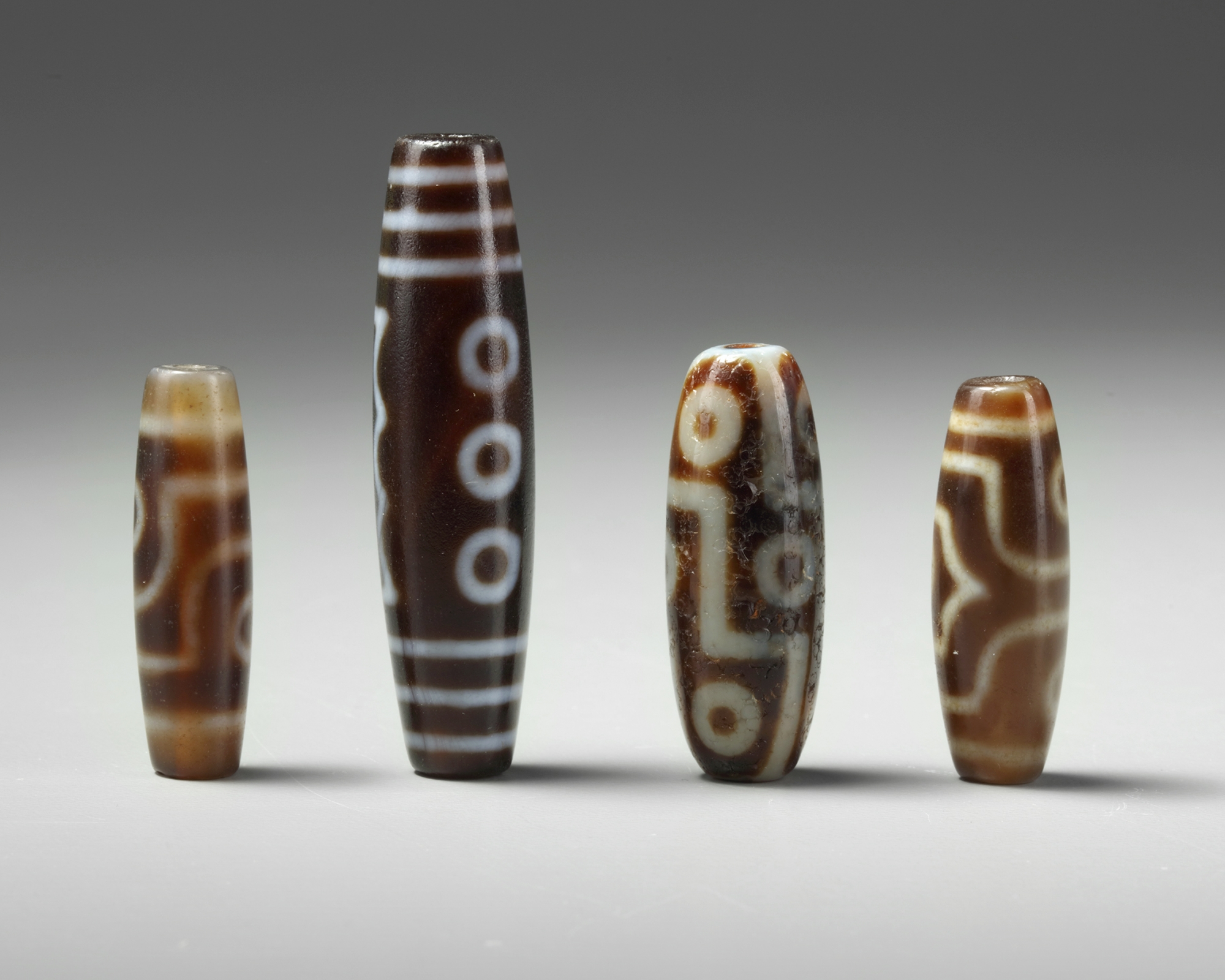 A group of four Tibetan dzi beads - Image 2 of 3