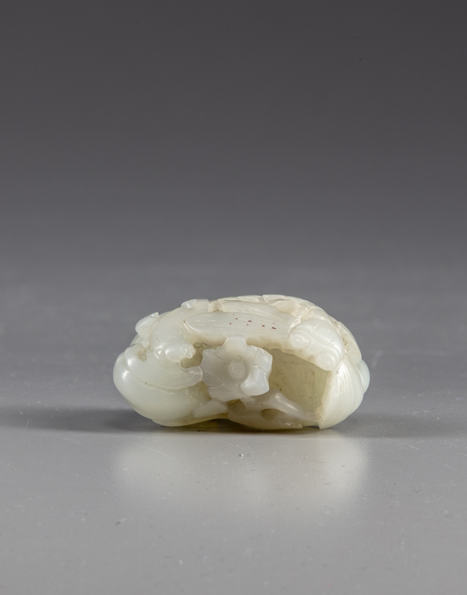 A Chinese white jade carving of a water caltrop - Image 3 of 3