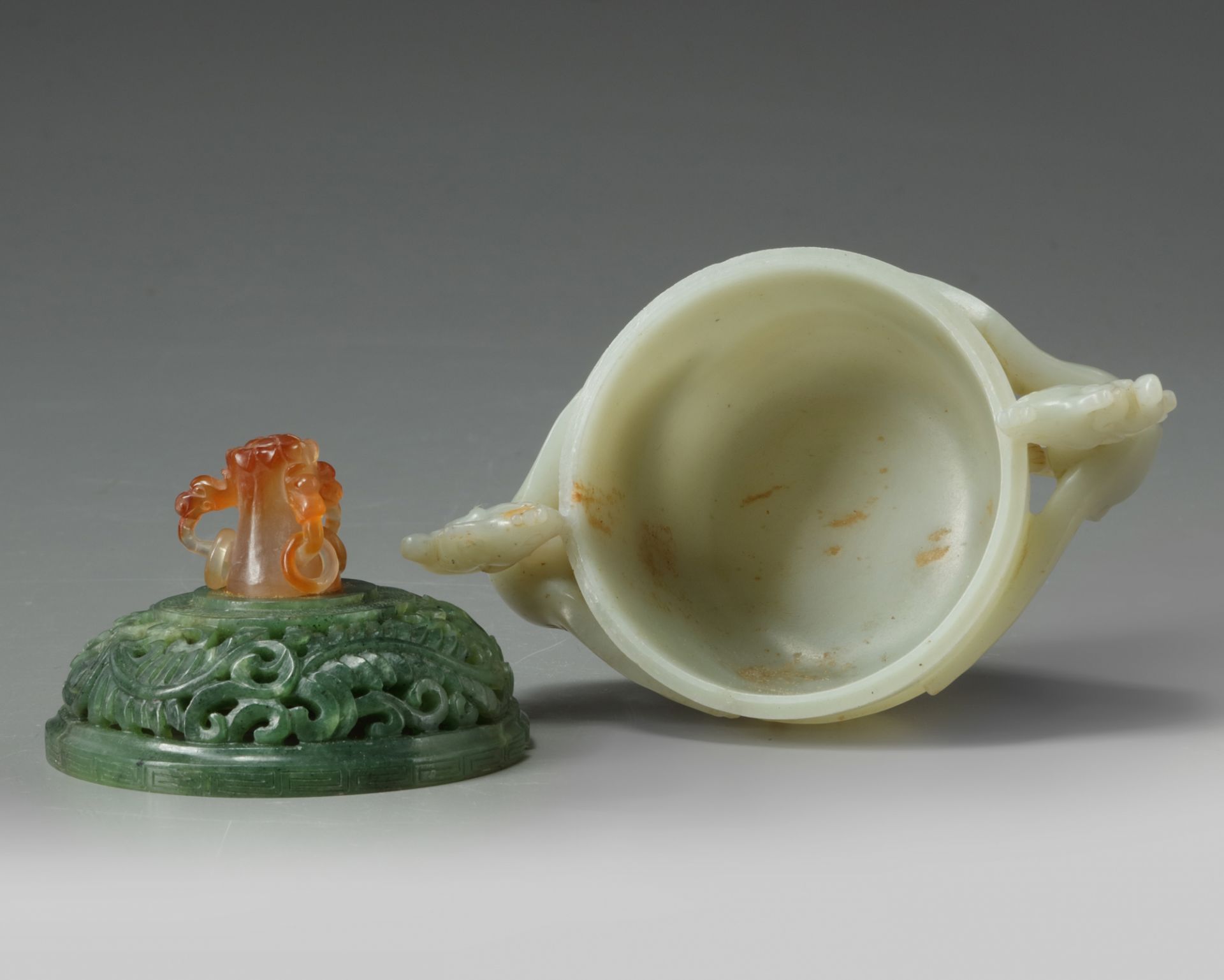 A Chinese pale celadon 'phoenix' censer and a spinach green jade cover - Image 5 of 6