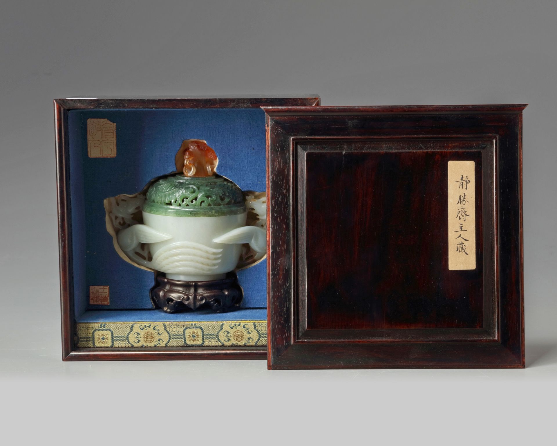 A Chinese pale celadon 'phoenix' censer and a spinach green jade cover - Image 4 of 6