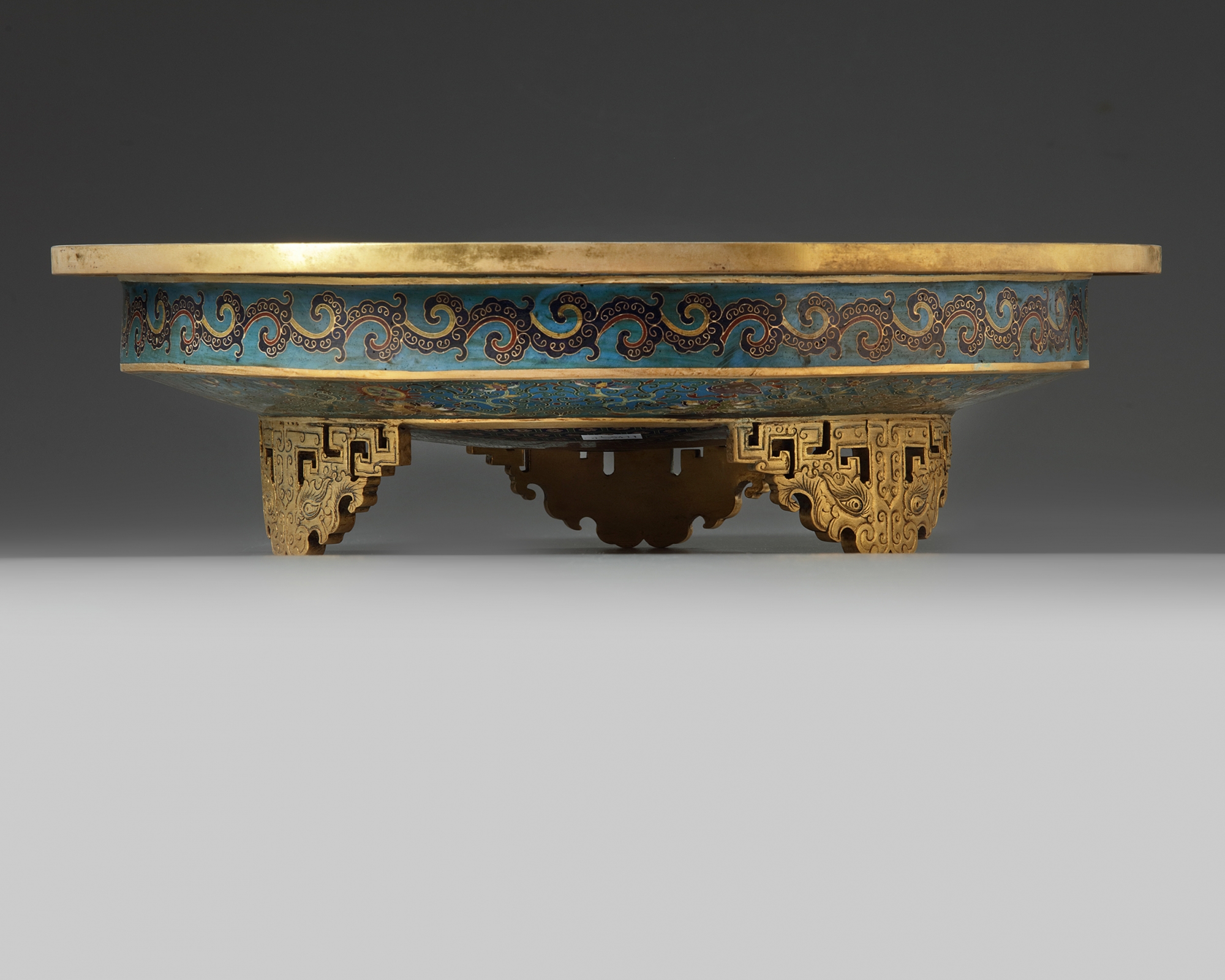 A Chinese cloisonné enamel tripod basin - Image 2 of 5