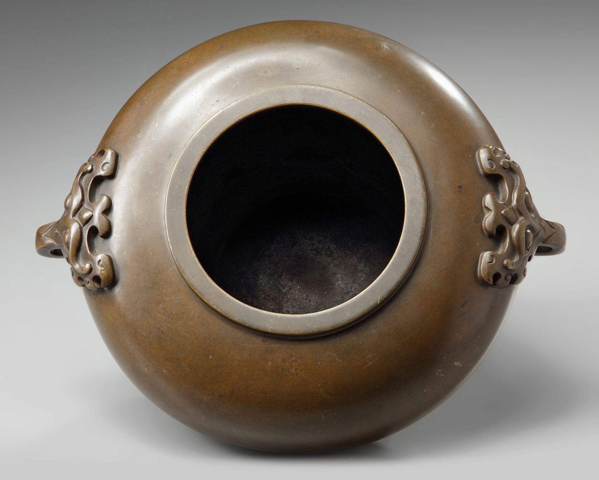 A Chinese bronze 'taotie' censer - Image 4 of 5