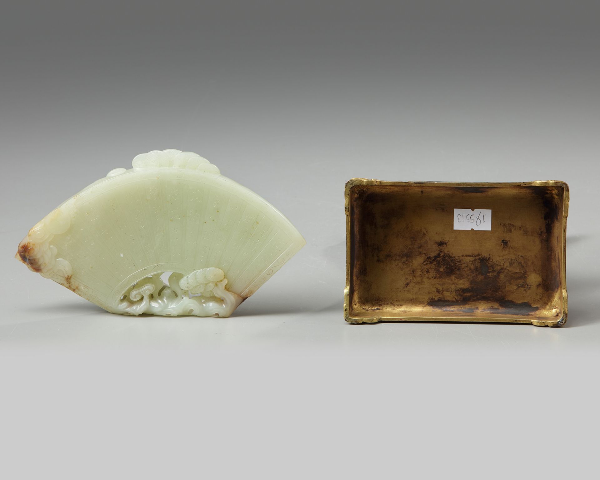 A Chinese pale celadon jade plaque and a cloisonné enamel stand - Image 5 of 5