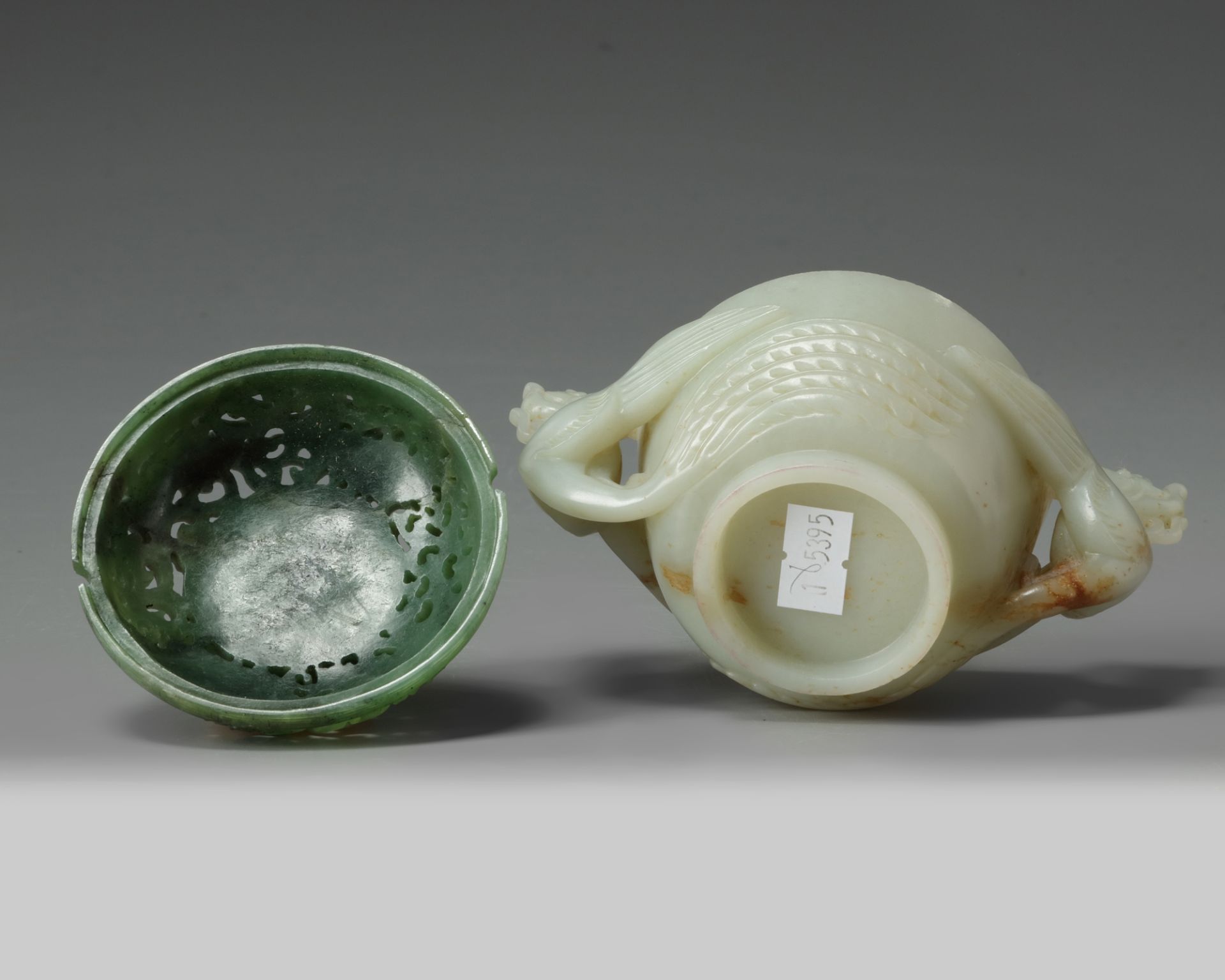 A Chinese pale celadon 'phoenix' censer and a spinach green jade cover - Image 6 of 6