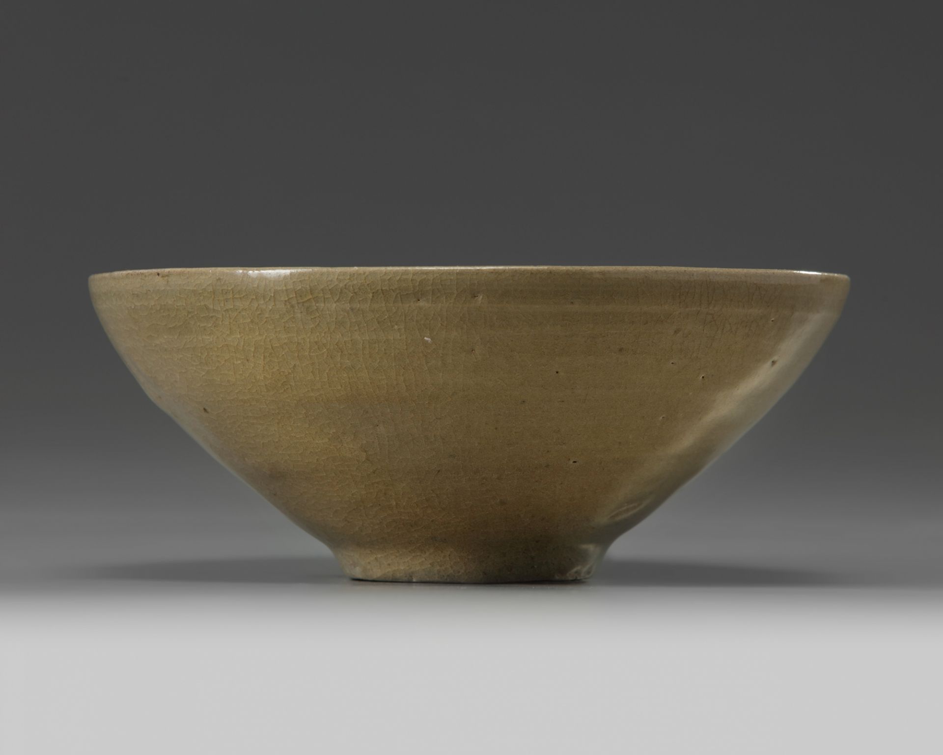 A Korean celadon glazed bowl - Bild 2 aus 5