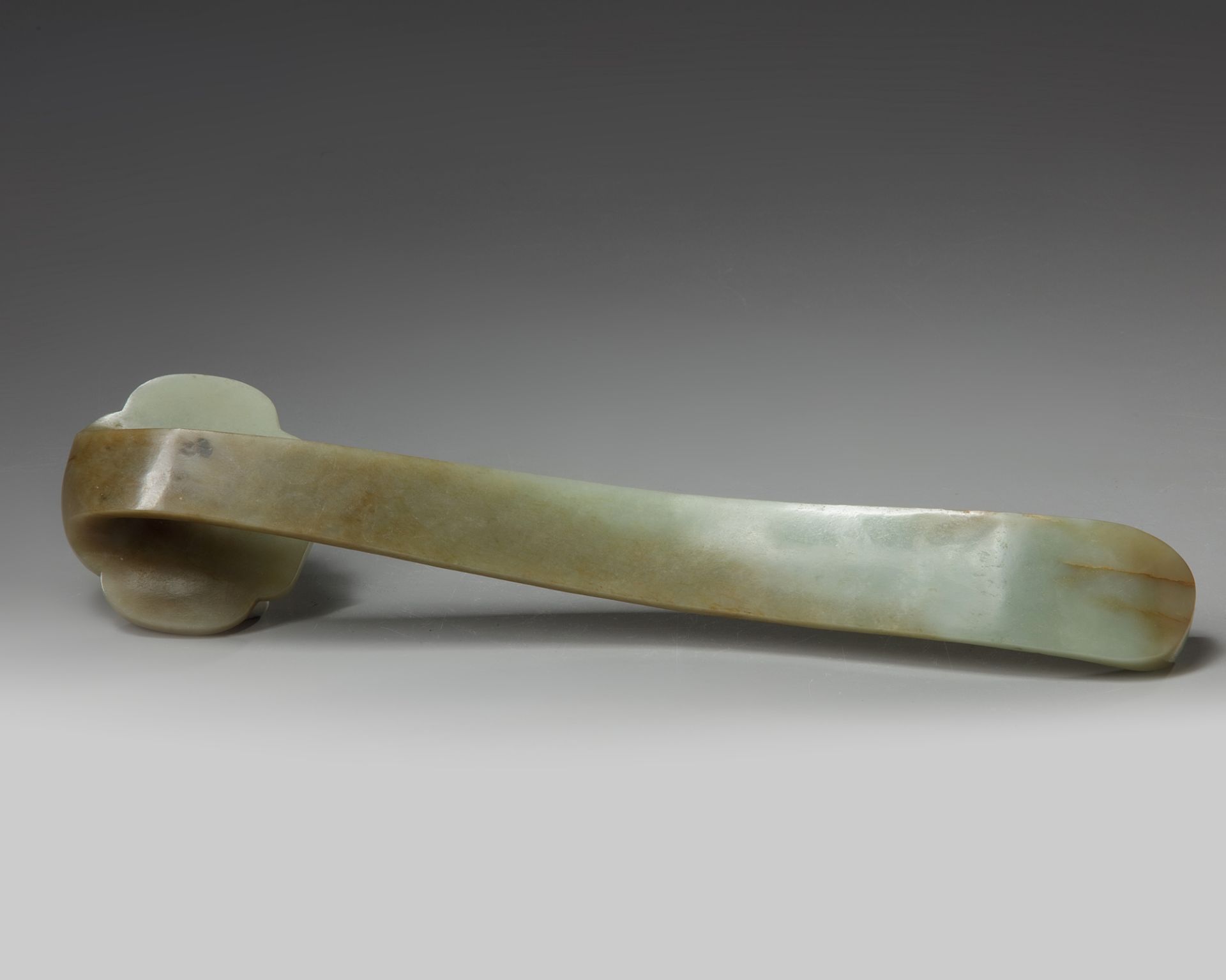 A Chinese celadon jade ruyi sceptre - Image 3 of 3