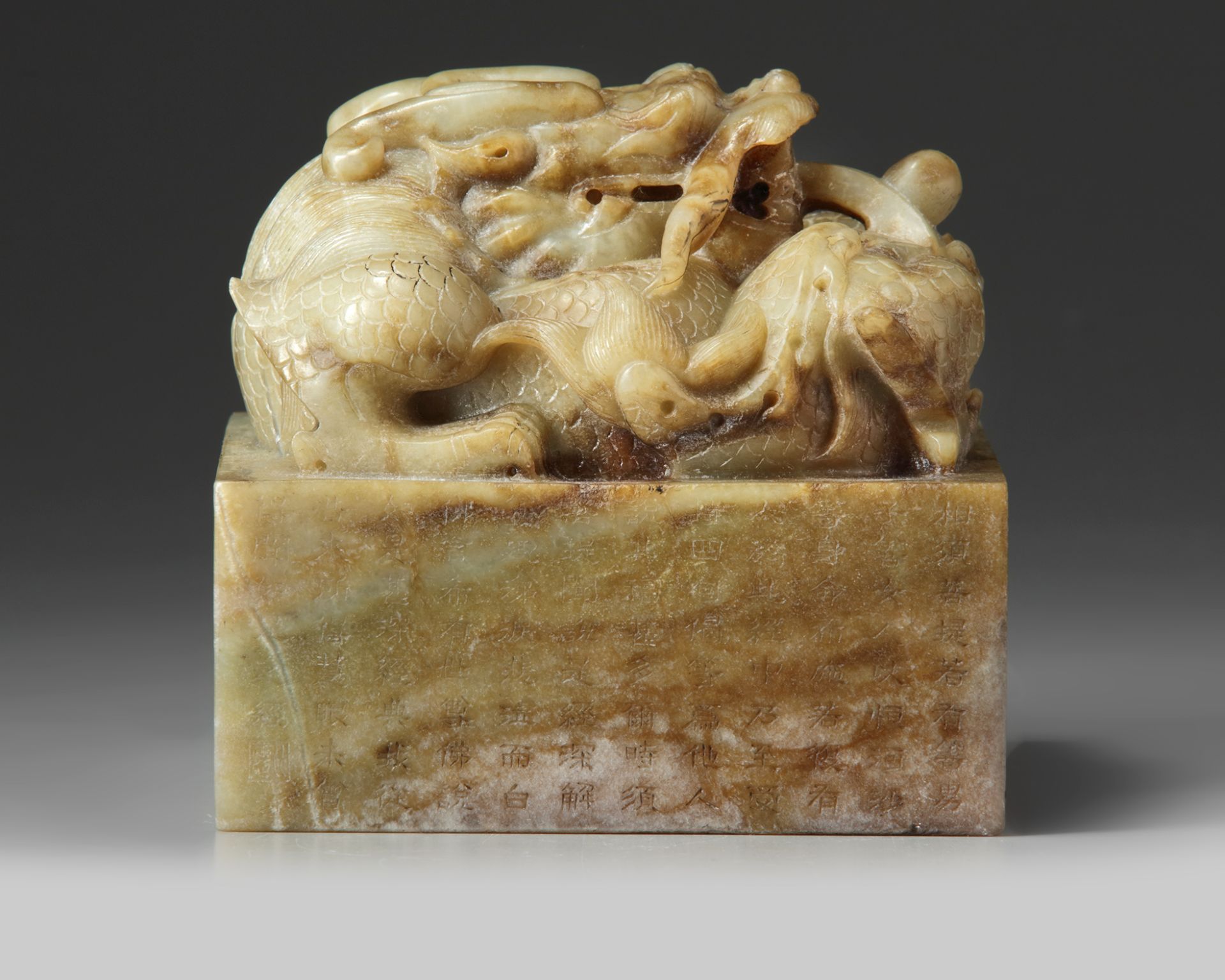 A large Chinese celadon jade 'dragon' seal - Image 5 of 5