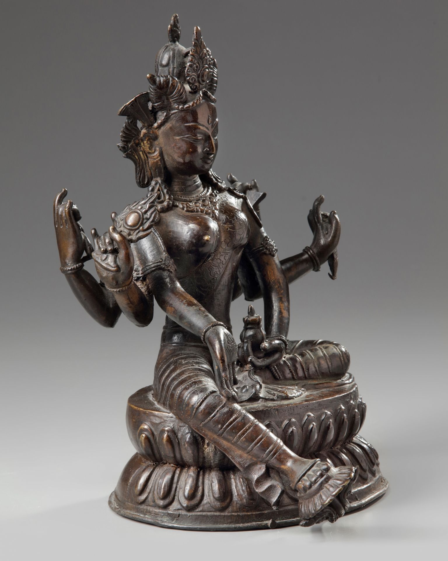 A Nepalese bronze figure of Vasudhara - Bild 4 aus 5