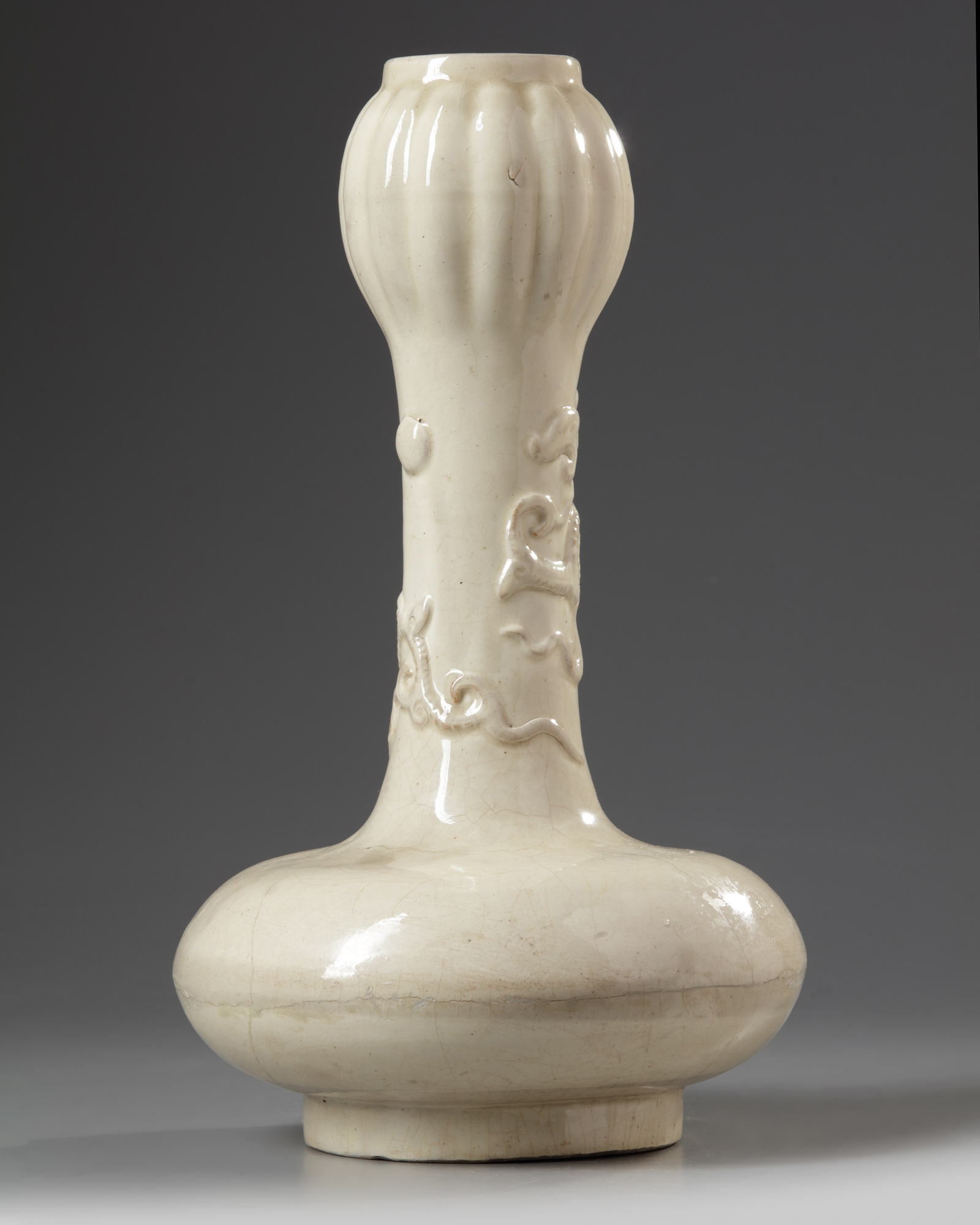 A Chinese cream crackle-glazed garlic mouth vase - Image 2 of 5