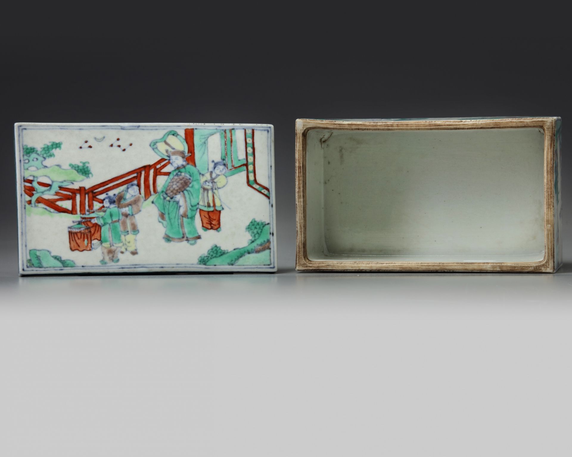 A Chinese doucai 'scholars' box and cover - Image 4 of 5