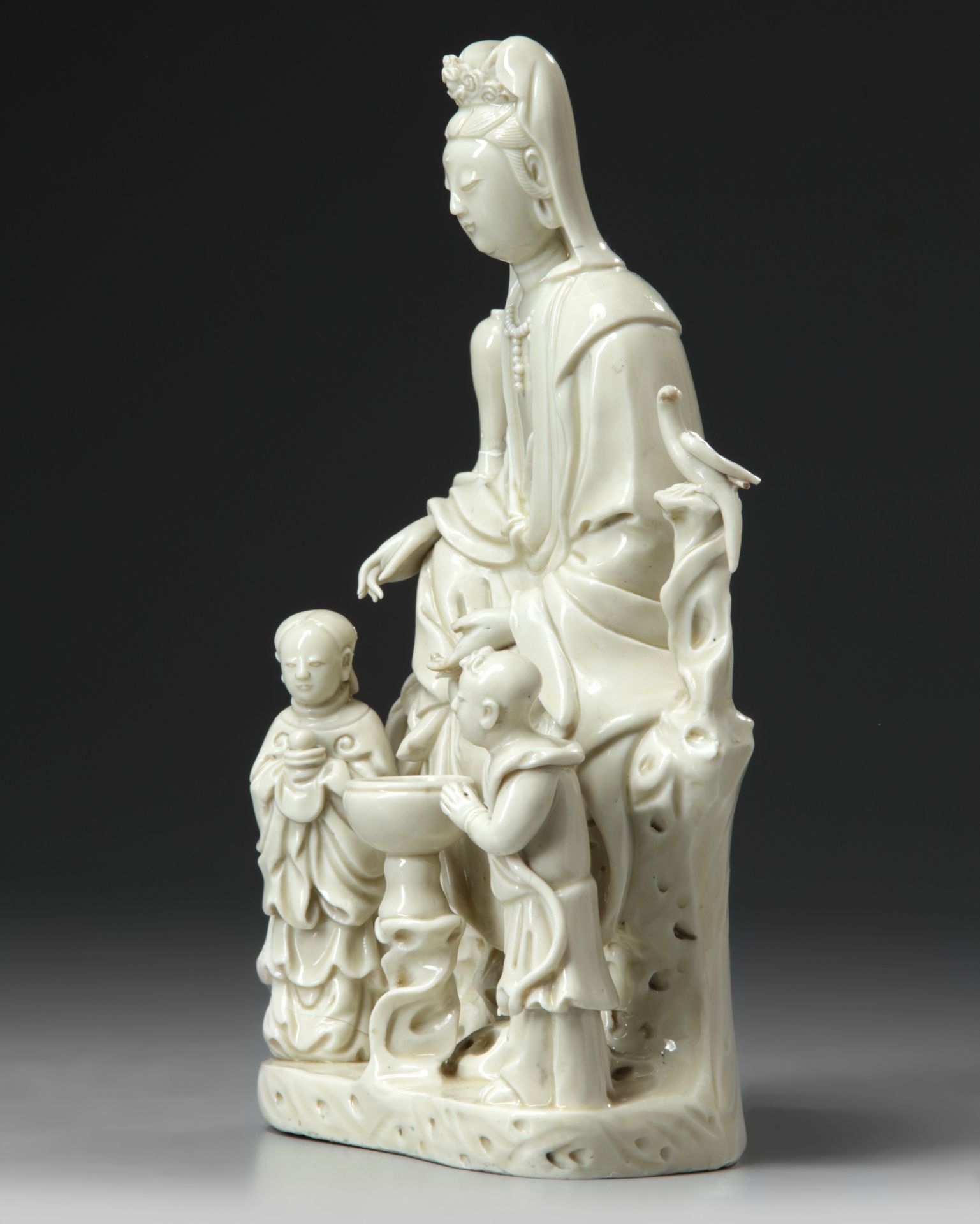 A Chinese Dehua white-glazed Guanyin group - Image 2 of 4