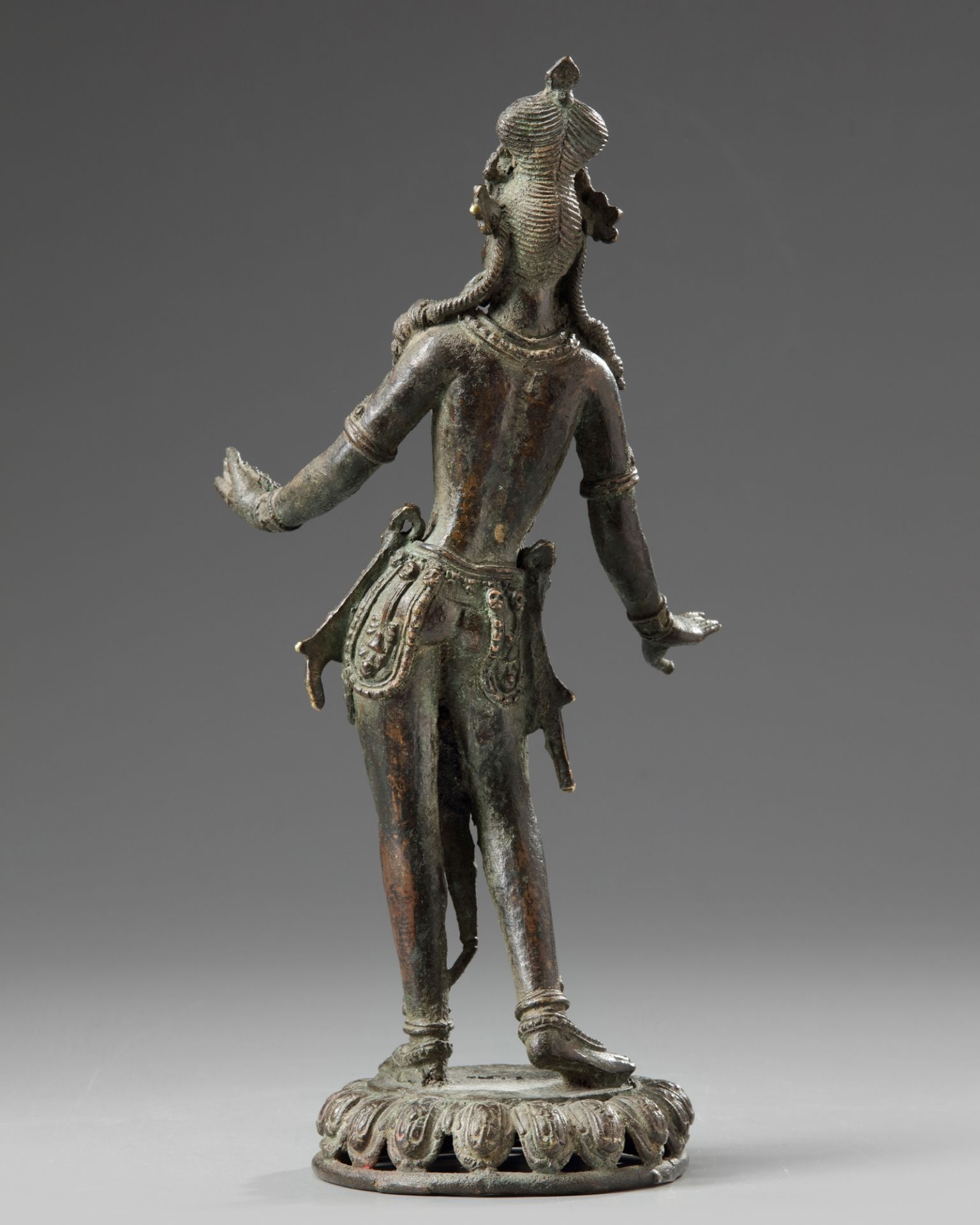 A Nepalese bronze dancing Tara - Bild 3 aus 5