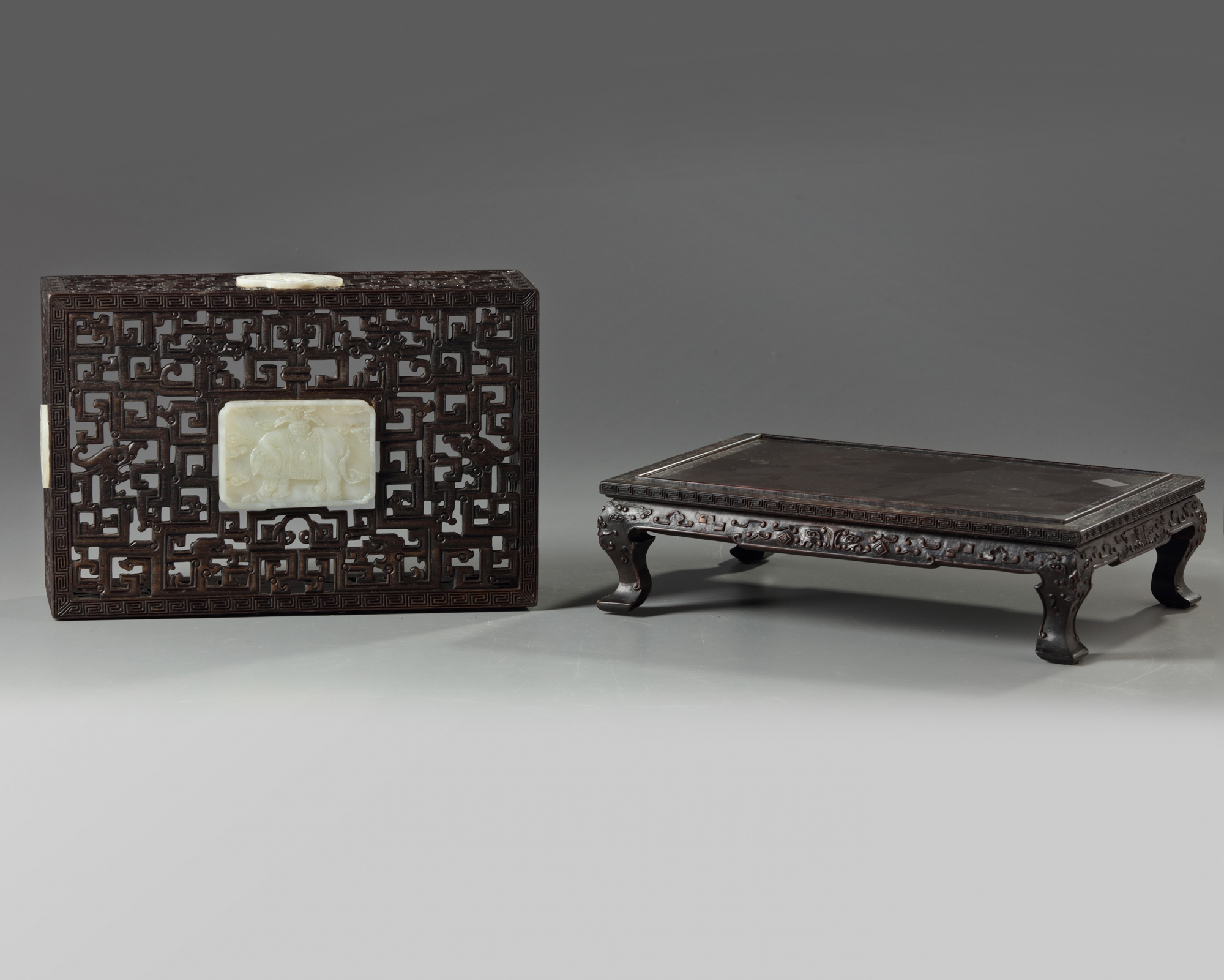 A Chinese white jade-inlaid carved box and cover - Image 4 of 4