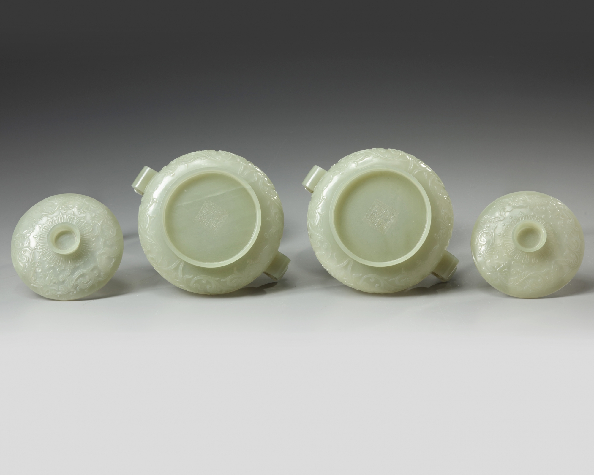 A pair of Chinese pale celadon jade censers and covers - Image 4 of 5