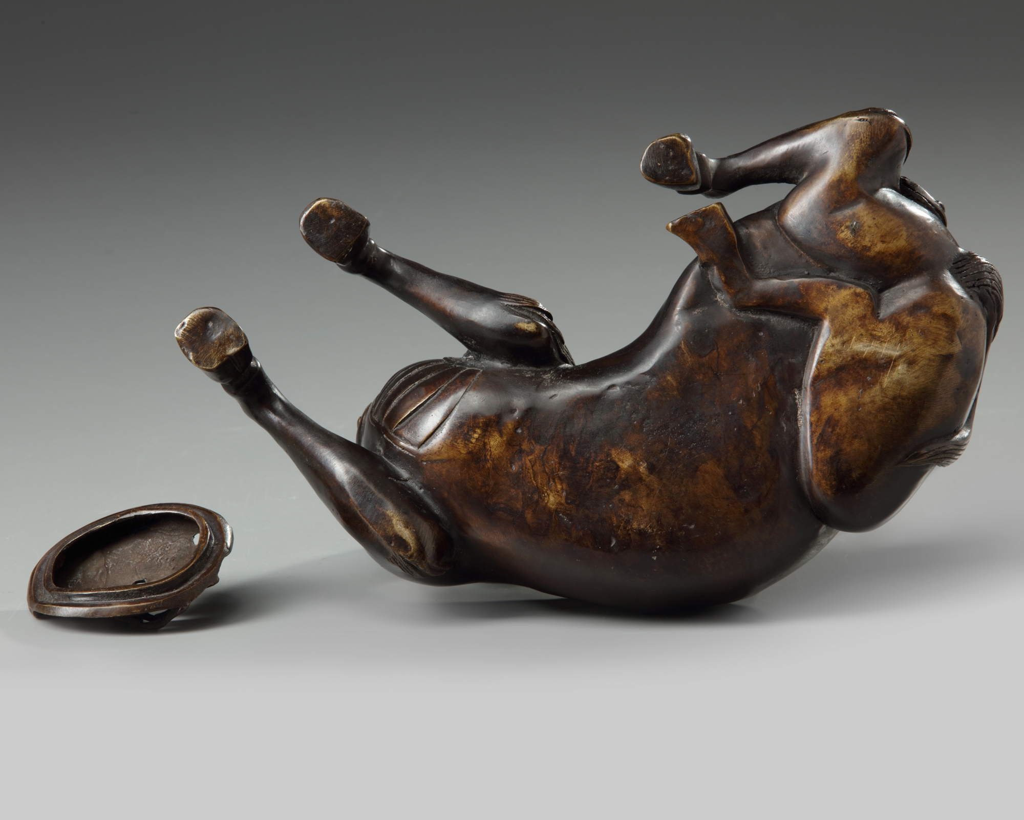 A Chinese bronze ‘qilin’ censer - Image 5 of 5