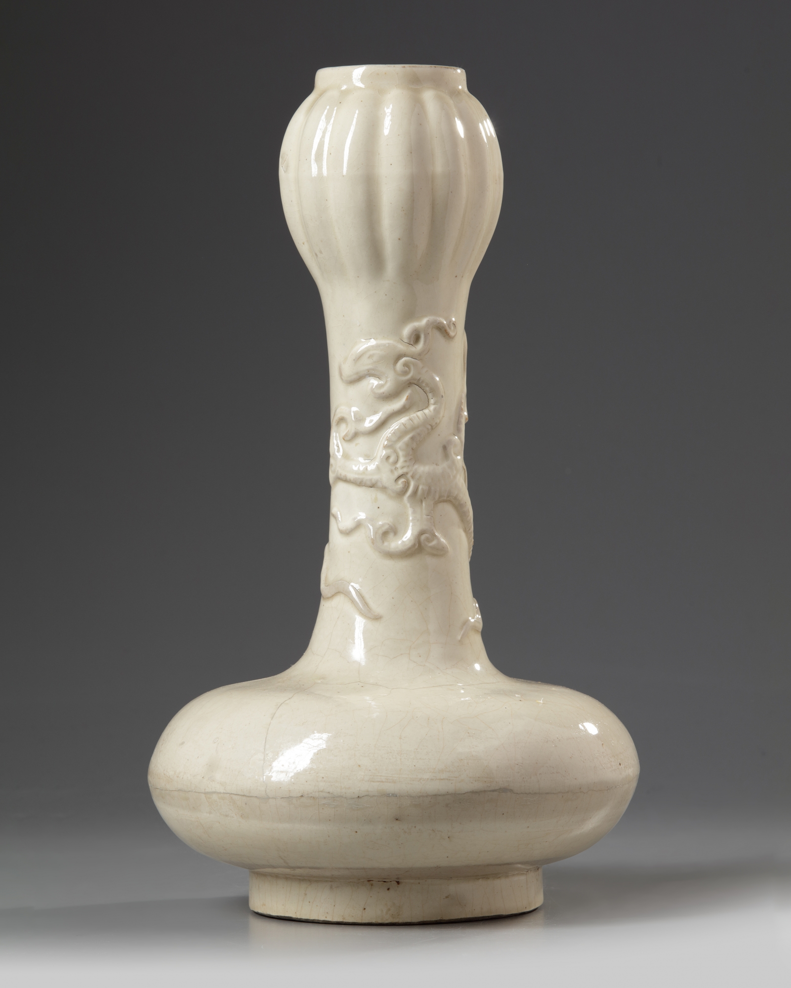 A Chinese cream crackle-glazed garlic mouth vase