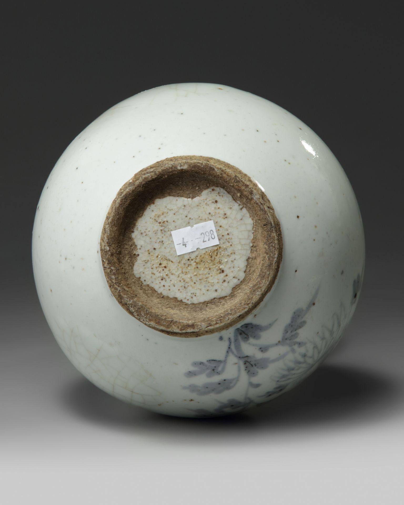 A Korean blue and white 'butterfly and chrysanthemum' double gourd vase - Image 5 of 5