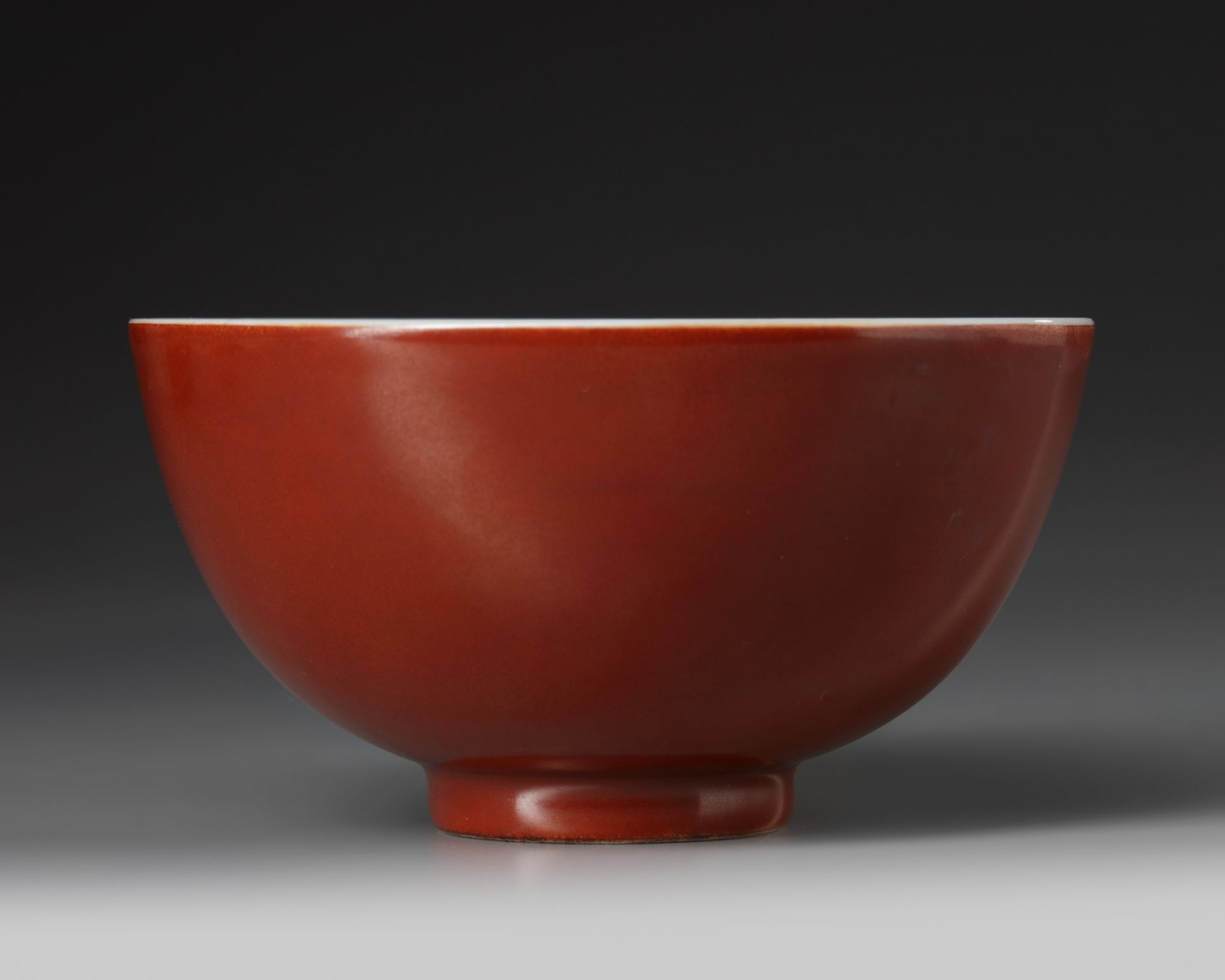 A Chinese coral-red-ground blue and white bowl - Image 2 of 5