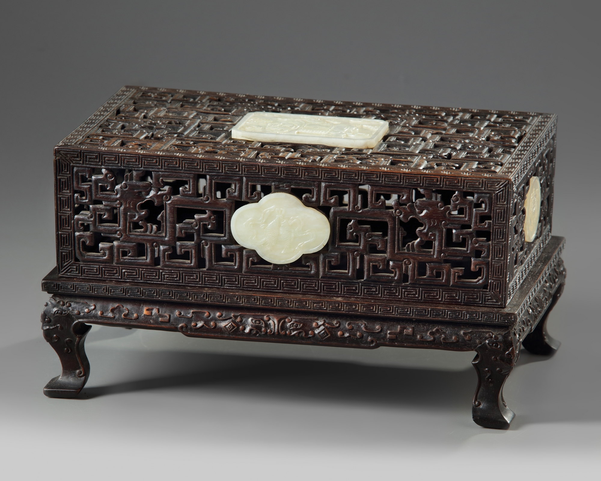 A Chinese white jade-inlaid carved box and cover - Image 2 of 4