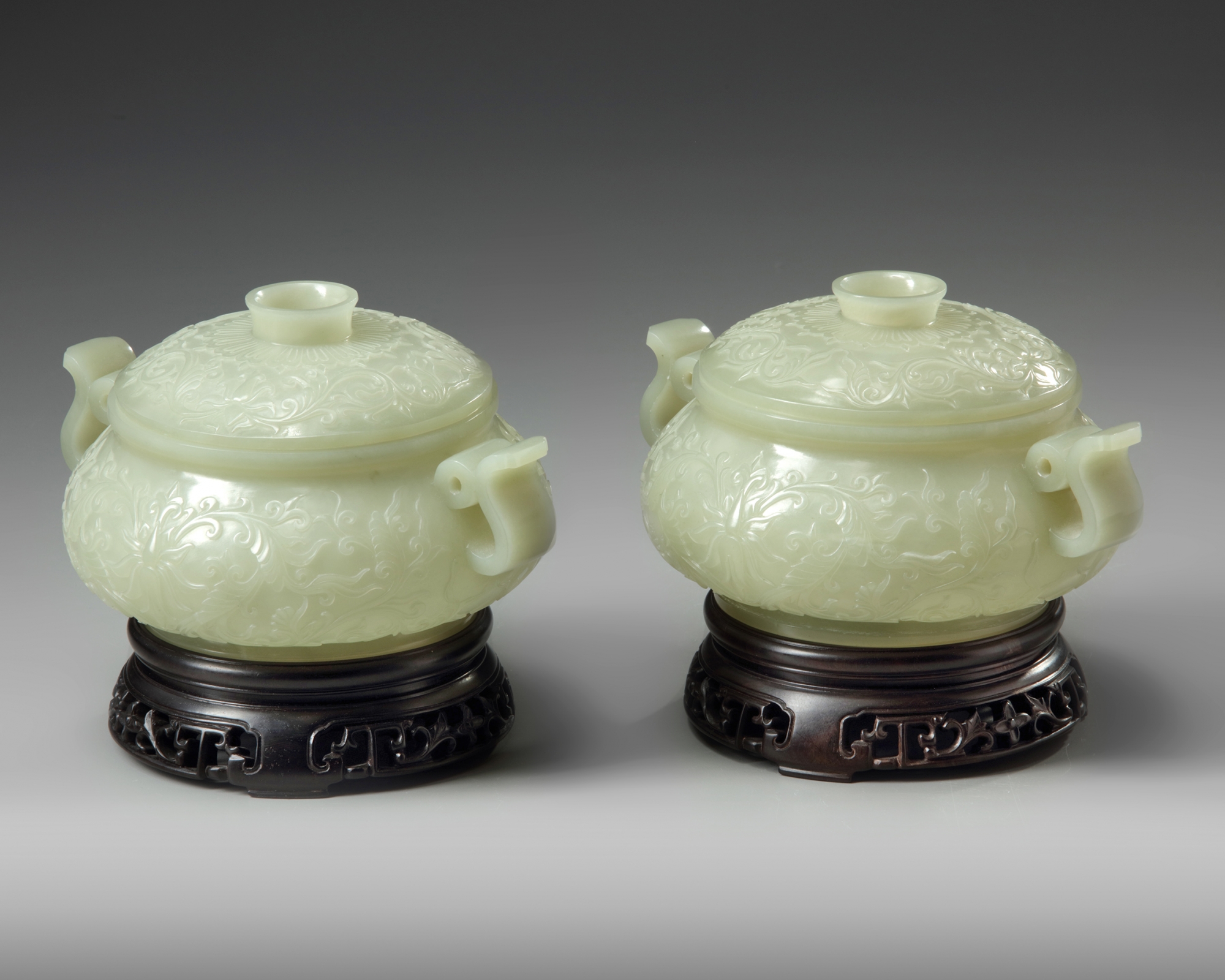A pair of Chinese pale celadon jade censers and covers - Image 3 of 5