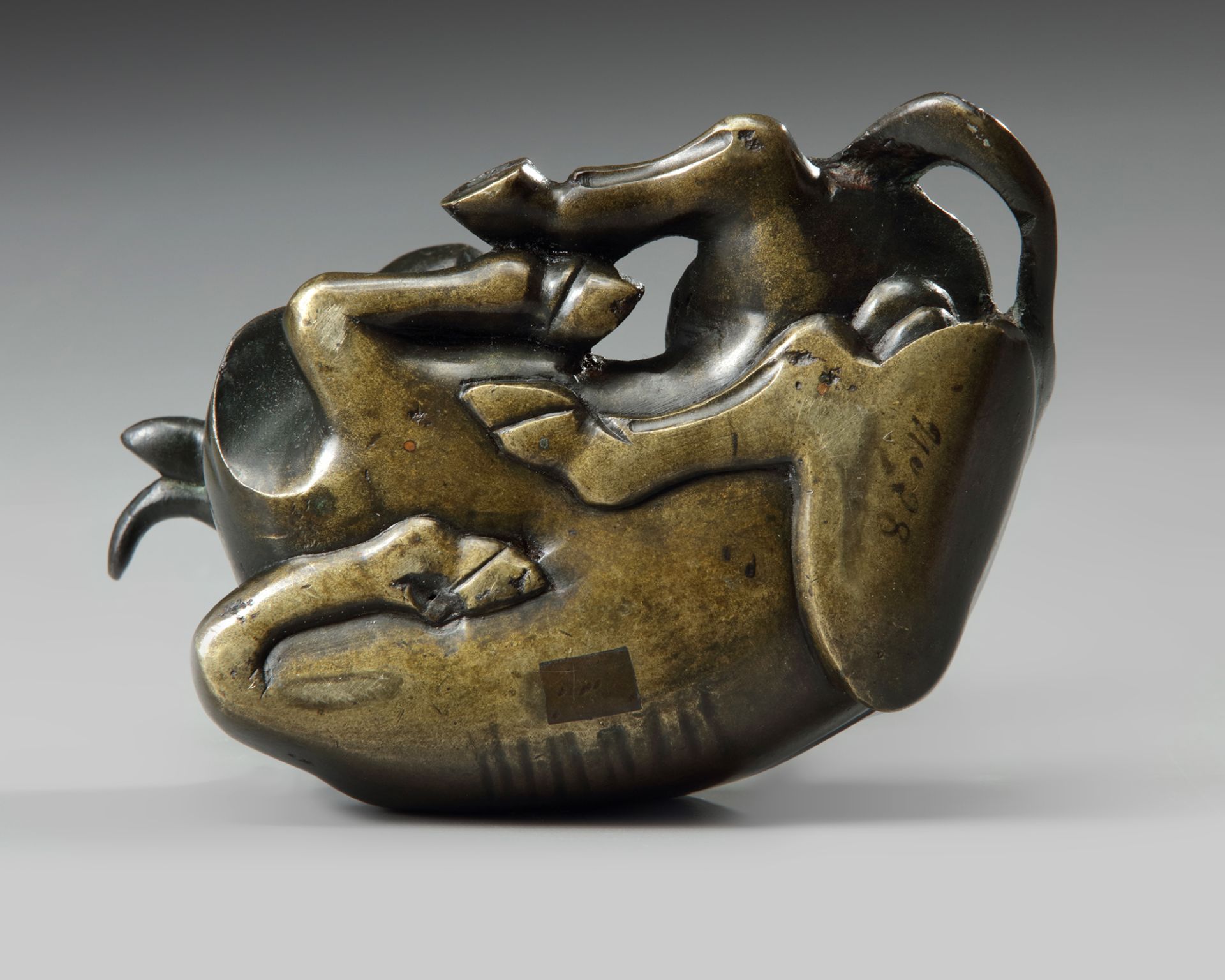A Chinese bronze silver wire-inlaid buffalo scroll weight - Image 5 of 5