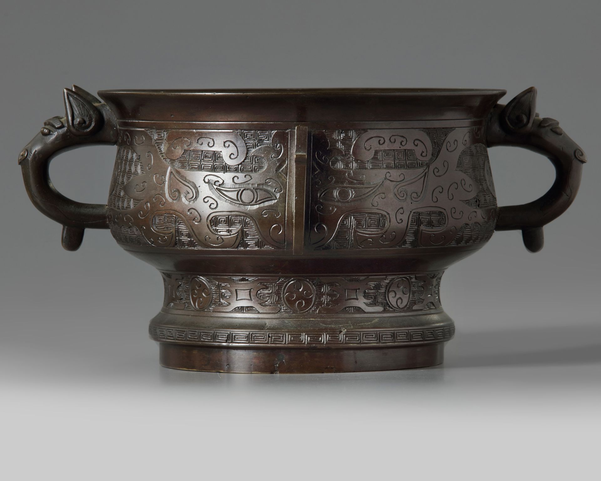 A Chinese bronze 'archaistic' censer, gui - Bild 3 aus 5